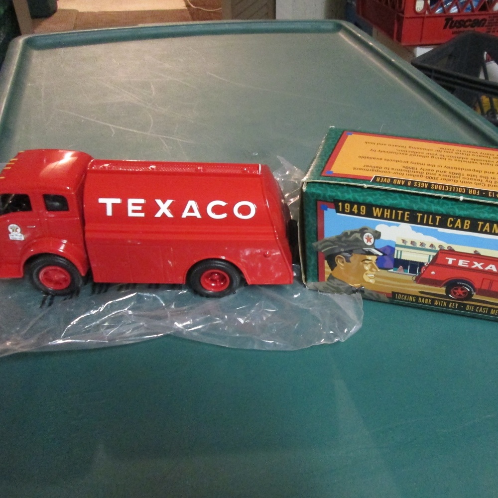 TEXACO DIE CAST METAL TRUCK